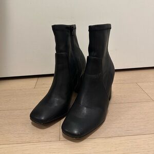 Express Heeled Booties